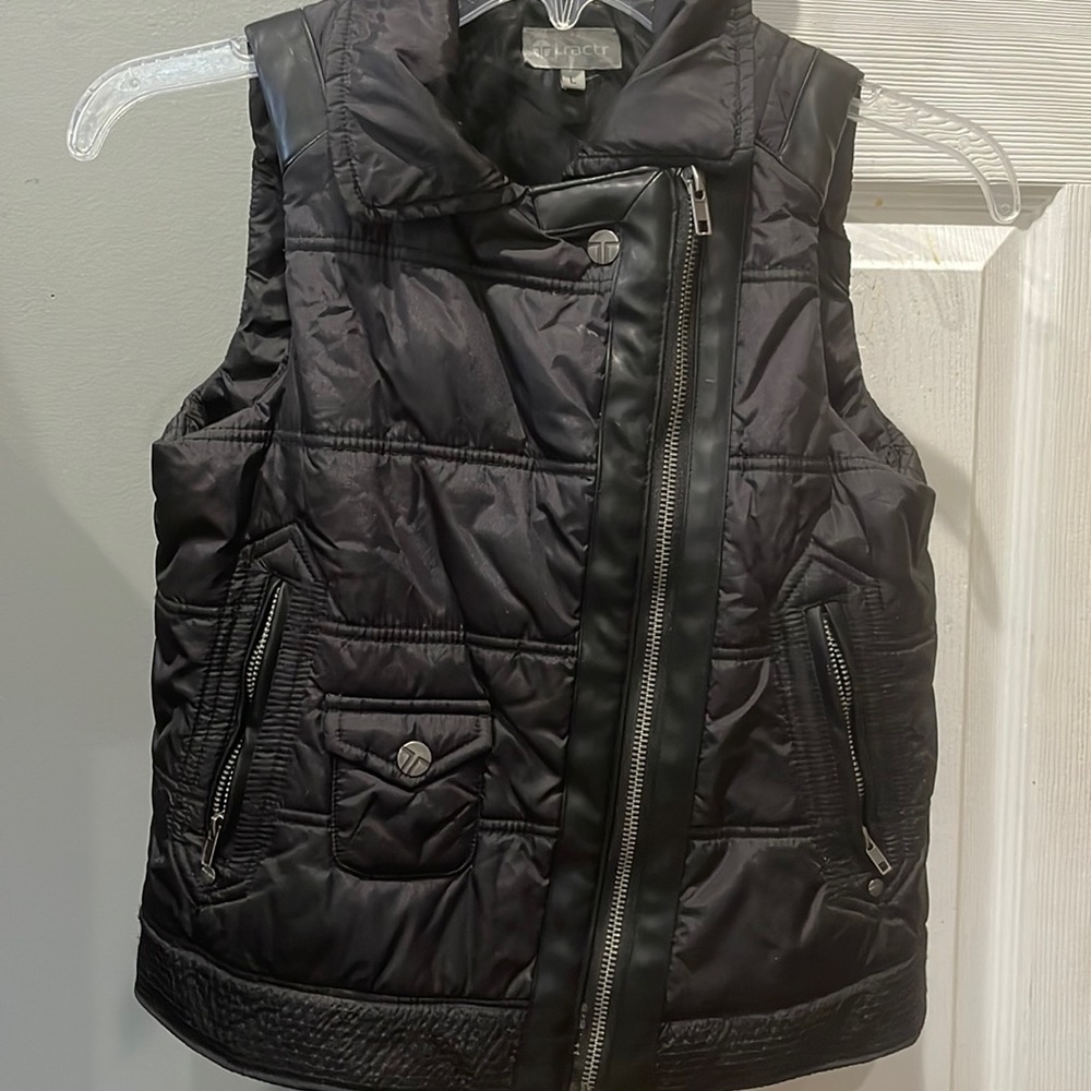 Awesome 🖤 black tractr puffer vest L